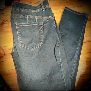 Blue Skinny Jeans with Distinctive Stitching